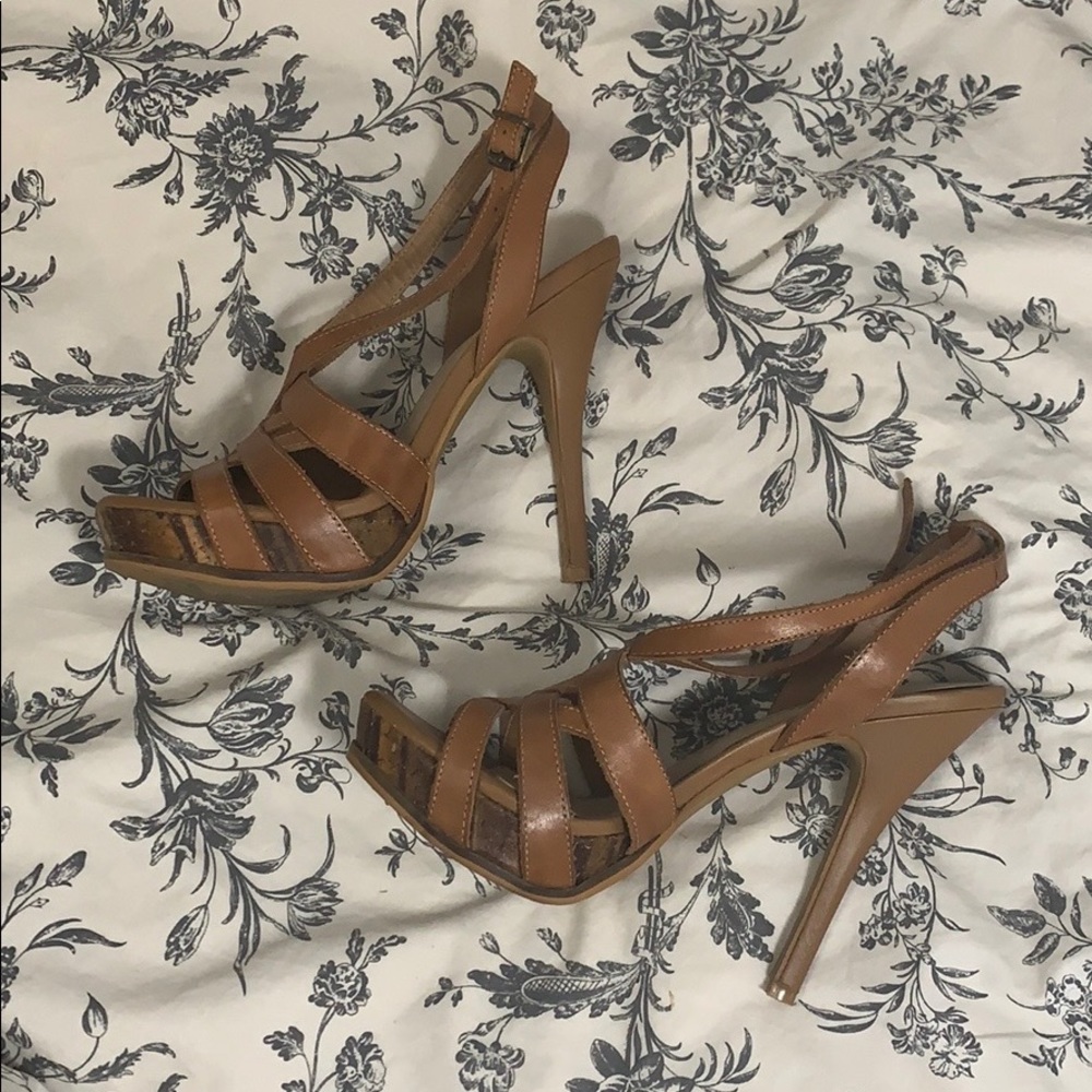 👡 Fergie Ankle Strap Brown Sandal Heels Size 7